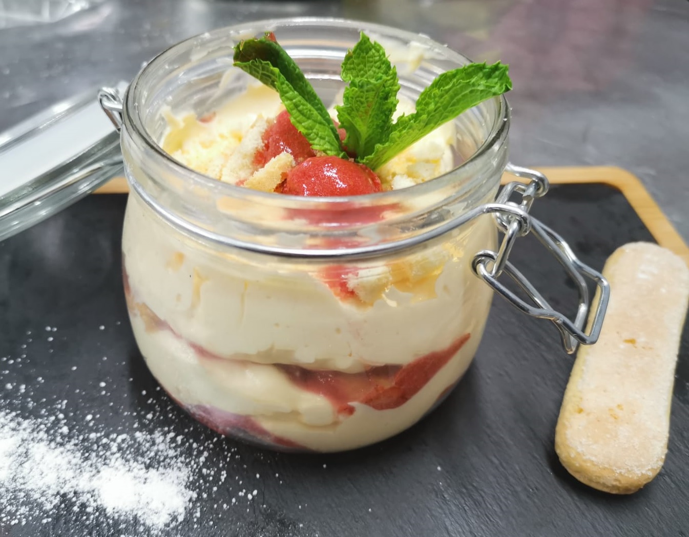 Tiramisu Capsuni
